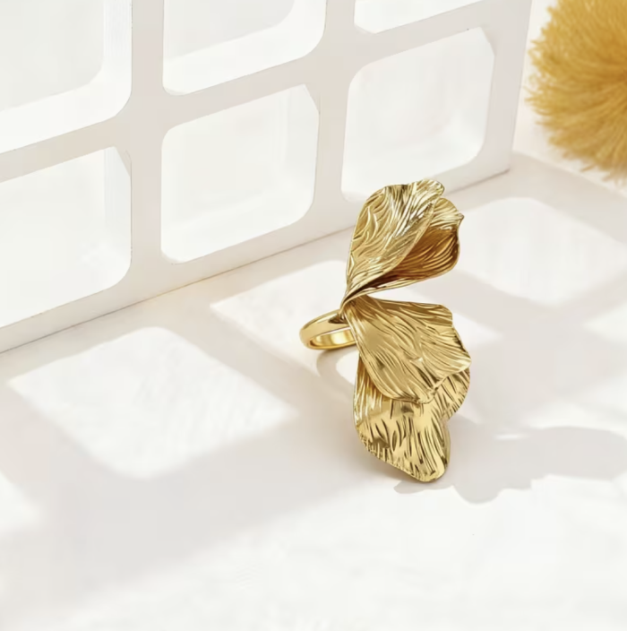 Каблучка Tierra Luna "Golden Designer Petal Sculpture"