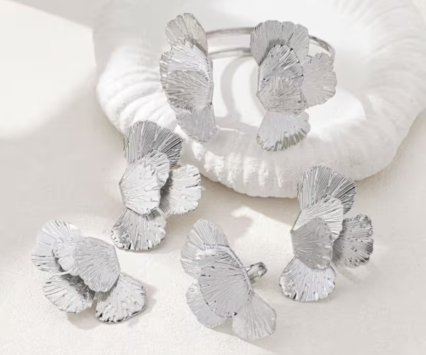 Набір прикрас Tierra Luna "Silver Flowers Set" (браслет, сережки та каблучка)